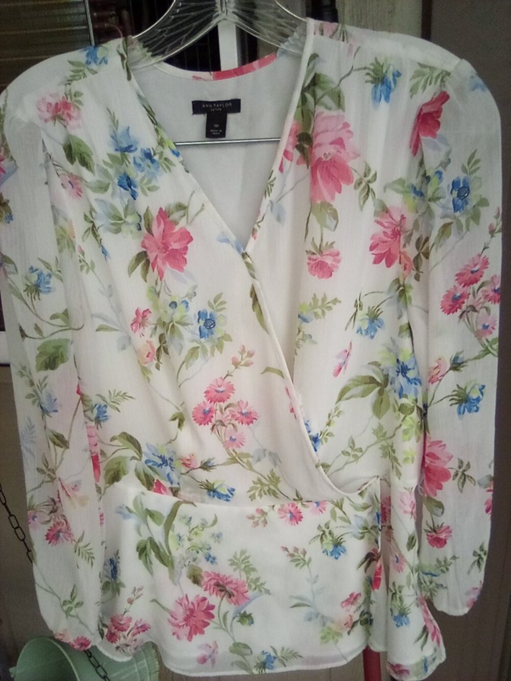Ann Taylor petite medium blouse 100% polyester